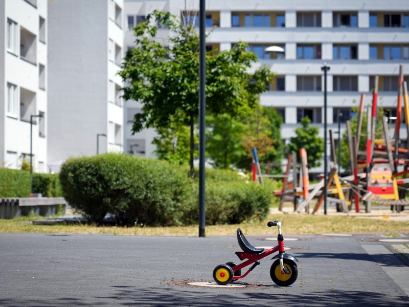 DPA Vorschau Bild für Artikel: Klima und Körper / Sollten Kinder in der «Mittagshitze» draußen spielen?  