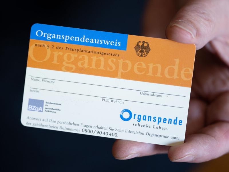 DPA Vorschau Bild für Artikel: Todesfall auf Reisen / Urlaub: Organspendeausweis in Landessprache bei sich haben  