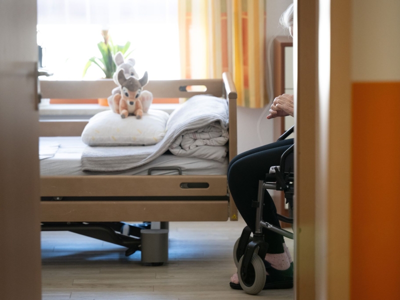 DPA Vorschau Bild für Artikel: Die eigenen Rechte kennen / Pflegeheim wird teurer: Was ist erlaubt und was nicht?  