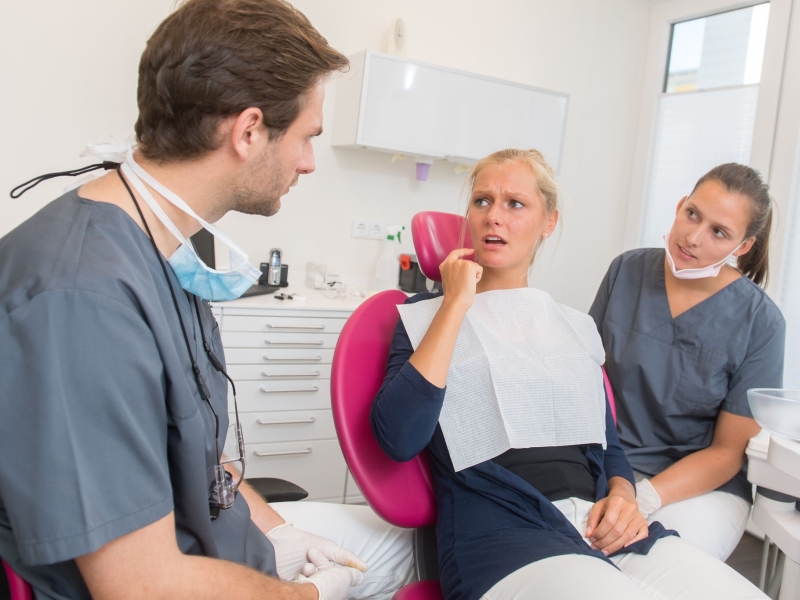 DPA Vorschau Bild für Artikel: Instabiles Gebiss / Hilfe, meine Zähne lockern sich! Woran das liegen kann  