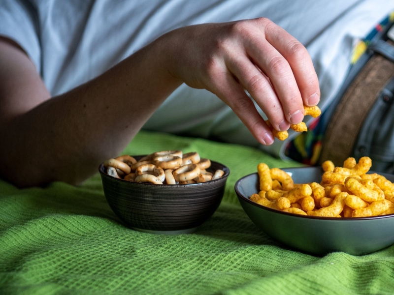 DPA Vorschau Bild für Artikel: Lust auf Süßes und Fettiges / Immer wieder Heißhunger? Diese Tricks können helfen  