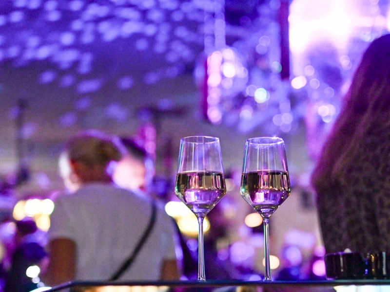 DPA Vorschau Bild für Artikel: Gefahr im Glas / Wie sich Karnevalsfans vor K.-o.-Tropfen schützen