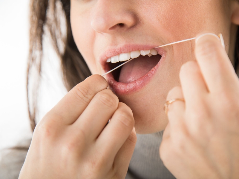 DPA Vorschau Bild für Artikel: Periimplantitis / So verhindern Sie, dass sich Ihr Zahnimplantat entzündet  