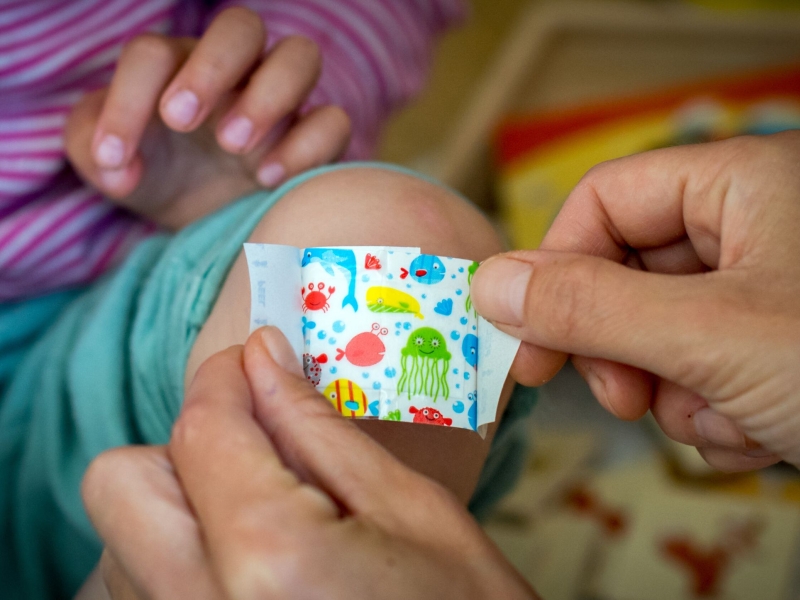 DPA Vorschau Bild für Artikel: Bluterkrankheit / Kind hat ständig blaue Flecken? Eltern-Wissen zu Hämophilie  