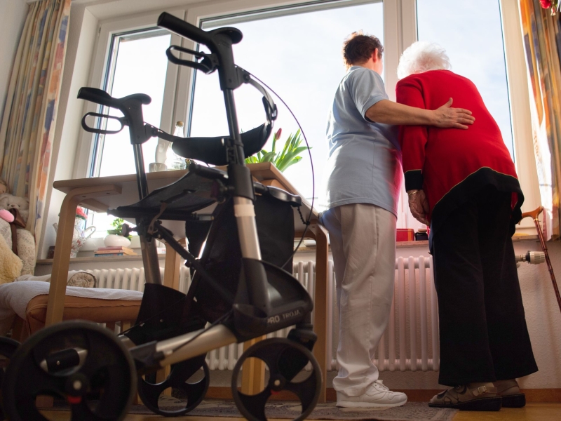 DPA Vorschau Bild für Artikel: Rechtslage / Pflegeheim kündigt Bewohnern: Was gilt bei Insolvenz und Co?  