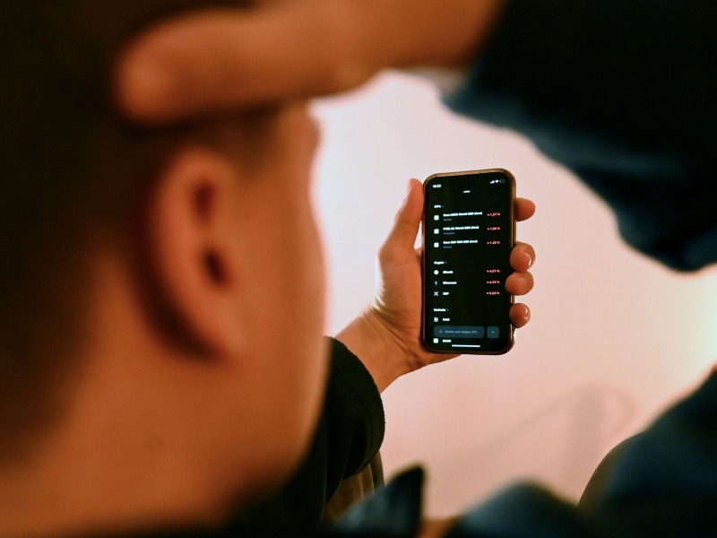 DPA Vorschau Bild für Artikel: Warnsignale erkennen / Trading-Apps: So erkennen Sie problematisches Verhalten  