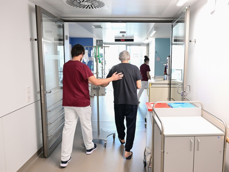 DPA Vorschau Bild für Artikel: Sorge vor Kontrollverlust / Sie müssen ins Krankenhaus? 4 Strategien gegen Ängste  