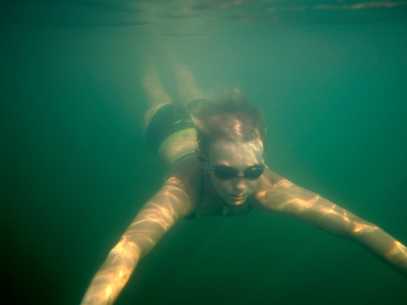 DPA Vorschau Bild für Artikel: Gefahren beim Baden / Mit Kontaktlinsen in den See? Keine gute Idee!  