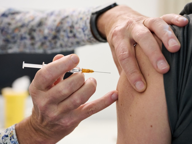 DPA Vorschau Bild für Artikel: Influenza-Saison beginnt / Sollte ich mich diesen Herbst gegen Grippe impfen lassen?  