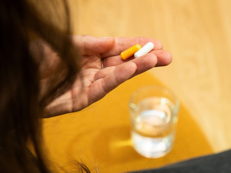 DPA Vorschau Bild für Artikel: Viel hilft nicht viel / Verbraucherzentrale klärt 3 Supplement-Mythen auf  